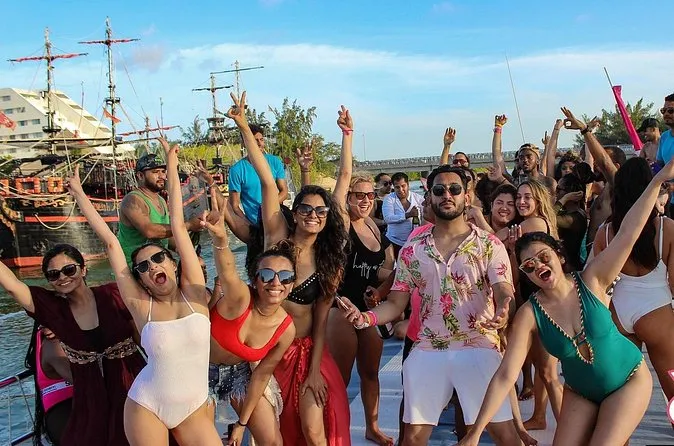 Bon Bon Reggaeton Boat Party, Cancun